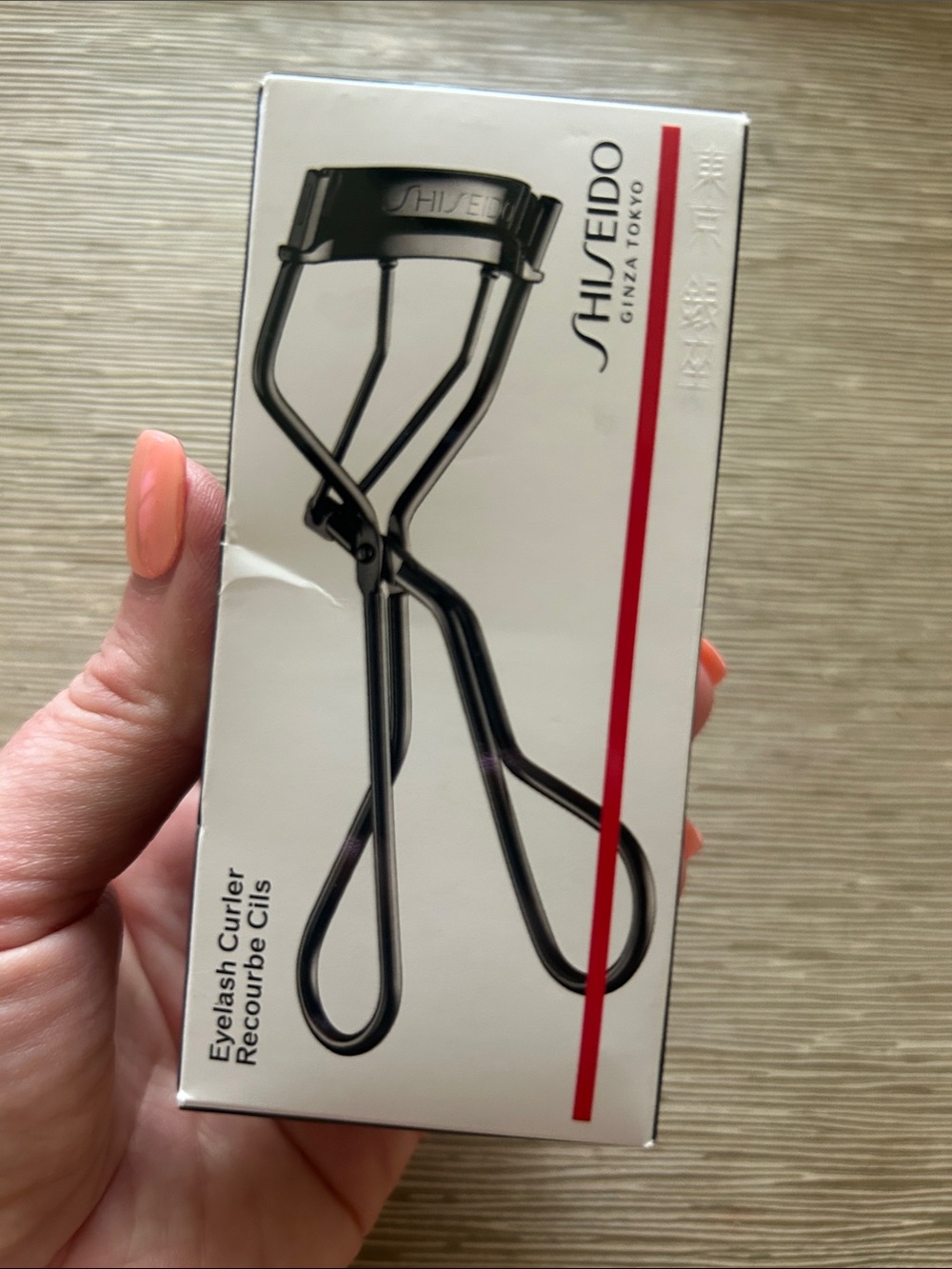 Shiseido Eyelash Curler – Black with Red Accent Packaging